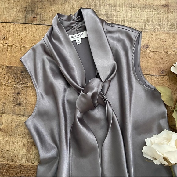 NINE WEST Silver Gray Sleeveless Blouse that Ties in Front - Picture 3 of 9